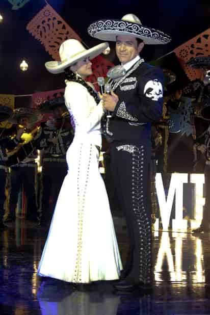 Actúan y cantan. Jorge Salinas yDanna García son los protagonistas de la telenovela Qué bonito amor de Salvador Mejía, donde cantarán algunos temas junto a Pablo Montero.