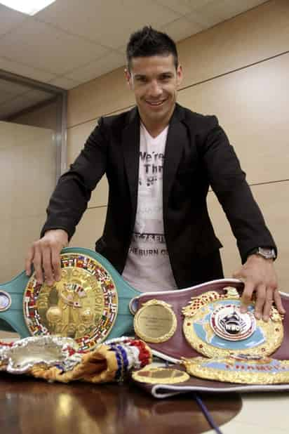 El campeón del peso medio del Consejo Mundial de Boxeo, Sergio 'Maravilla' Martínez, se reunió hoy en Buenos Aires con la presidenta argentina, Cristina Fernández. (EFE)