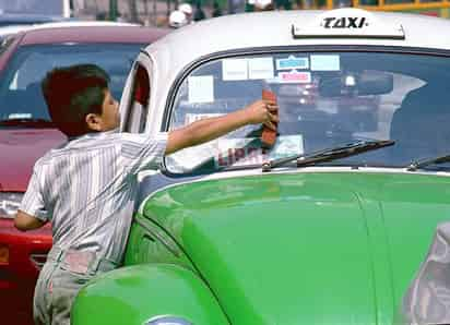 A detalle. Los sectores donde ha aumentado la presencia infantil son el de servicios y el comercio informal. (ARCHIVO)