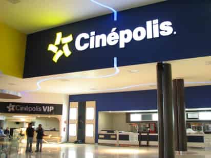 La PGJDF reveló que la bala que mató a un menor en Cinépolis Ermita fue disparada desde el exterior; hallan orificio en el techo del complejo.