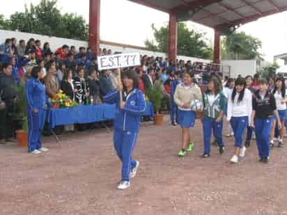 Arrancó ayer el Torneo Intersecundarias Técnicas de Futbol, mismo en el que participan 11 instituciones de este nivel educativo. Inicia el Intersecundarias Técnicas de Futbol Soccer