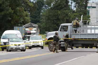 El enfrentamiento ocurrió en la autopista de Occidente, a la altura de la desviación a Churintzio, cuando un convoy militar circulaba por el lugar y fue atacado por pistoleros. (Archivo)