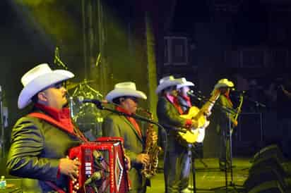 Los Rieleros del Norte son Daniel Esquivel, Eugenio 'Pemo' González, José Luis Esquivel, Daniel Esquivel Jr, Javier Esquivel y Alfredo Esquivel, convertidos ya en una gran institución musical. (Archivo)