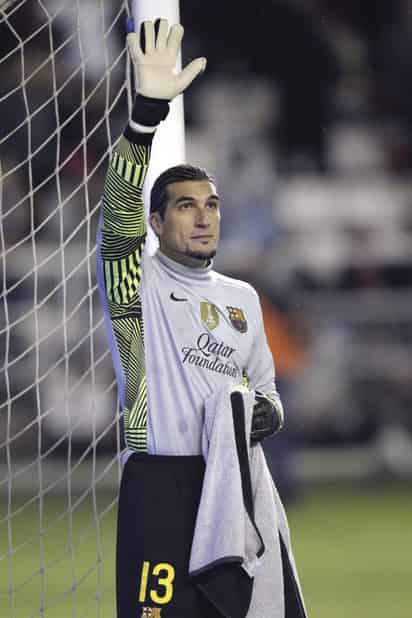 “El FC Barcelona ha llegado a un acuerdo con el portero José Manuel Pinto para ampliar su contrato hasta el 30 de junio de 2014. El contrato del jugador se firmará en las próximas semanas”, informó el club blaugrana. ARCHIVO