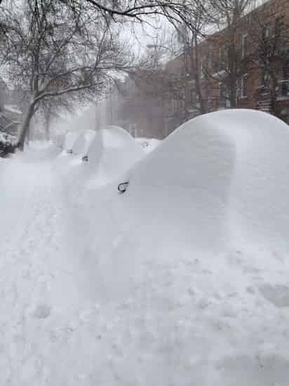 Canadá. Las calles y banquetas de Montreal, quedaron totalmente cubiertas por la nieve.