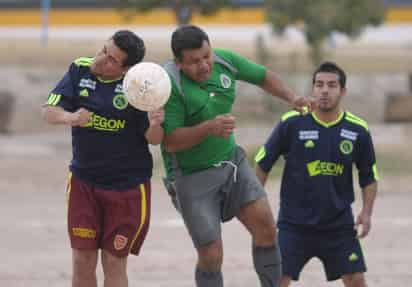 Los silbantes del Colegio de Árbitros de Futbol de La Laguna tendrán sus festejos este día, donde premiarán a sus mejores elementos del 2012.