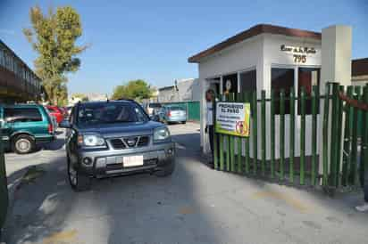 Los maestros primero pedían la destitución de Geynar Martínez como directora, y ahora que fue sustituida por Alejandro García tampoco están de acuerdo.