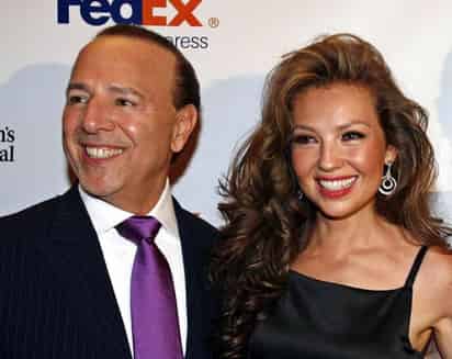 El esposo de Thalía hace un recuento de su vida en el libro Hitmaker: The Man and His Music.