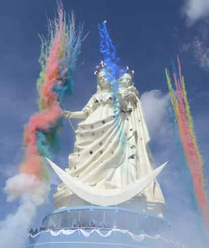 Presentan monumental estatua de la Virgen María