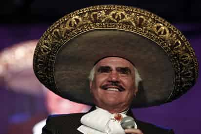 El cantante Vicente Fernández, es considerado uno de los exponentes más importantes de la música vernácula y conocido internacionalmente por canciones como 'El rey', “Volver, volver” y “Lástima que seas ajena'. 