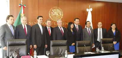 Comparecen.  El coordinador de los senadores del PRD, Miguel Barbosa junto al senador, Manuel Camacho Solís sostuvieron una reunión con los secretarios de Gobernación y Energía, Miguel Ángel Osorio Chong y Pedro Joaquín Coldweell, y con el Procurador General de la República, Jesús Murillo Karam y el director general de Petróleos Mexicanos (Pemex), Emilio Lozoya Austin, en la Comisión Bicameral de Seguridad Nacional. 