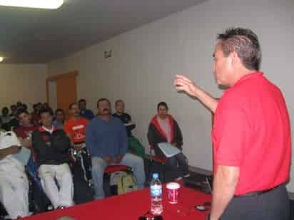 Un total de 58 entrenadores e instructores de Ji Do Kwan toman parte en el curso de actualización que se imparte en esta ciudad. Elementos de Ji Do Kwan se capacitan