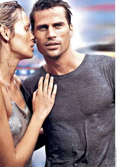 Las arrugas han puesto un toque de elegancia a Mark Vanderloo, que se hizo aún más famoso por casarse en 1997 con la modelo española Esther Cañadas.

