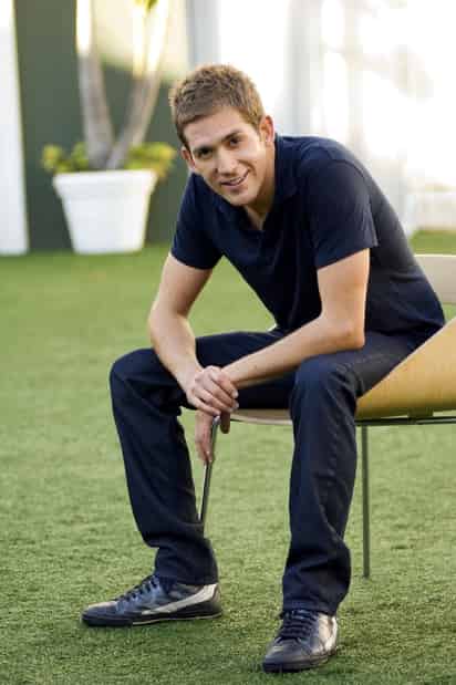 'He estado muy ocupado en estas temporadas en CSI... Pero voy a tratar de filmar una película, viajar y disfrutar del tiempo libre”.
- ERIC SZMANDA, Actor