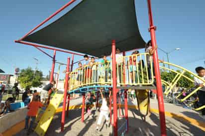 Entrega. La intención es seguir rehabilitando las plazas que se ubican en colonias para que más familias las visiten.
