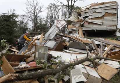 Un tornado arrasó el área sur de Oklahoma City. (AP)