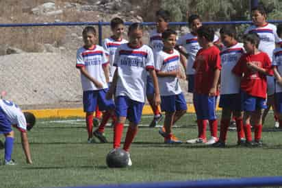 Hoy inauguran cancha de futbol siete en el Canal de Sacramento. Inaugurarán cancha de futbol uruguayo