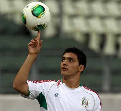 Con la inclusión del campeón olímpico Raúl Jiménez se reanudó hoy la concentración de la Selección Mexicana de futbol que va participar en la Copa Oro de la Concacaf.