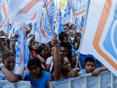 Los inconformes mantienen bloqueada la carretera Victoria- San Luis Potosí, desde las 10:00 horas de este martes.