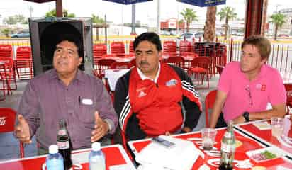 El C. F Calor Gómez Palacio de Segunda División jugará a partir del Apertura 2013 en la Unidad Deportiva Francisco Gómez Palacio. (Foto de Jesús Galindo) Firman convenio El Calor y Gómez Palacio