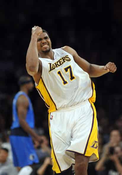 Andrew Bynum jugará en Cleveland. (AP)