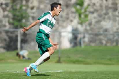 El selectivo Sub 17 de Santos Laguna consiguió ayer su primer triunfo en la Copa Gothia, al vencer al equipo danés Esbejerg FB por tres goles a uno. Santos consigue primer triunfo en Copa Gothia