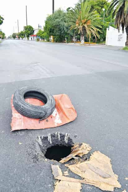 Riesgo vial. Este hundimiento se ubica entre Ávila Camacho y prolongación Río Nazas.