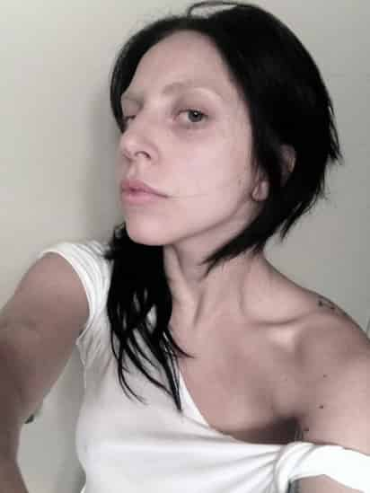 Gaga ha vuelvo a usar la cuenta de su propia red social Littlemonsters.com, donde publicó una fotografía en la que su rostro se ve sin maquillaje.  (Tomada de littlemonsters.com)