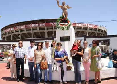 Valente Arellano no ha muerto. Sus familiares y amigos recuerdan a quien a una edad muy joven logró convertirse en un ídolo de los amantes de la fiesta brava; cumple 29 años de fallecido.