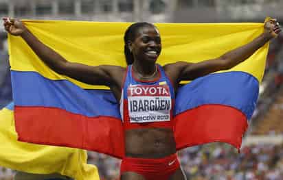 La atleta colombiana Caterine Ibargüen se graduó ayer con honores como campeona mundial de salto triple en Moscú.