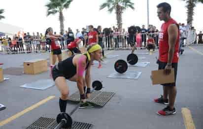 Ayer se celebró la primera edición de la competencia denominada Rocksport Games 2013 de Crossfit en el estacionamiento del TSM, en la que resultó ganadora Cynthia Estrada del Gimnasio Rocksport . (Fotografía de Jesús Galindo)