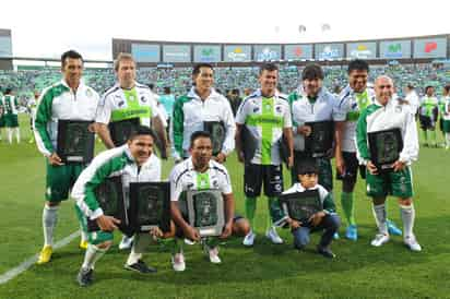 En un ambiente de fiesta futbolera Santos Laguna celebró esta noche su 30 Aniversario. (EL SIGLO DE TORREÓN)