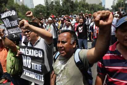 Se ha convocado al magisterio y organizaciones civiles para acudir al Distrito Federal y realizar lo que han calificado como una acción contundente, pero se agregarán movilizaciones estatales como el cierre de fronteras, levantamiento de plumas en carreteras, paros en universidades y cierre de autopistas, entre otros. (ARCHIVO)