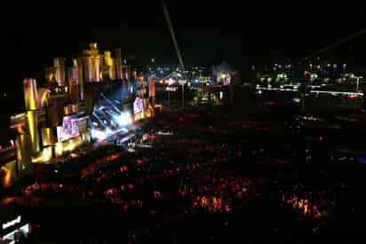 El matrimonio fue celebrado al ritmo de 'Always', música de la banda Bon Jovi, la principal atracción de la noche en la quinta jornada del festival de este año. (Archivo)
