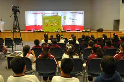 Inauguración. La Semana de la Transparencia abrió con un teatro guiñol para niños de primaria.