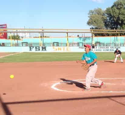 En la capital duranguense se pone en marcha este día el Campeonato Nacional de Softbol, donde tres equipos de la Sección 35 del SNTE buscarán el cetro en las categorías Master, Super Master y Mayor. Inicia Sección 35 su aventura en Nacional de Softbol 2013