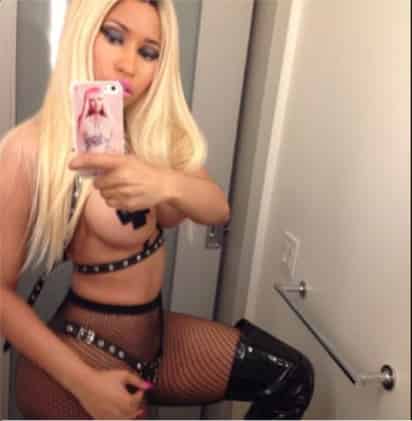 Nicki Minaj compartió provocativas fotografías vistiendo su disfraz de Halloween. (FOTOS tomadas de: Instagram)