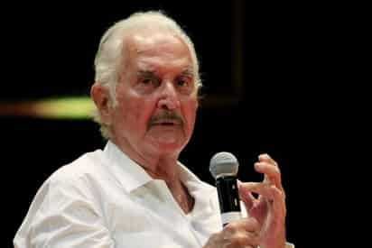 Carlos Fuentes fue el “capitán de la escuadra” de los autores del llamado “boom” latinoamericano, quienes promovió y logró que fueran conocidos fuera de la región. (ARCHIVO)