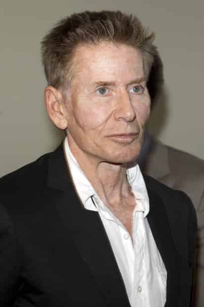 El diseñador de moda estadounidense Calvin Klein, conocido también por sus fragancias y sugerentes anuncios publicitarios, festeja 71 años de vida. (ARCHIVO)