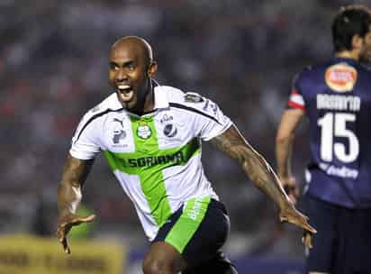 Baloy jugó con el Santos durante ocho torneos, llegó para el Bicentenario 2010 y fue pieza importante de la obtención del título del Clausura 2012. (Archivo)