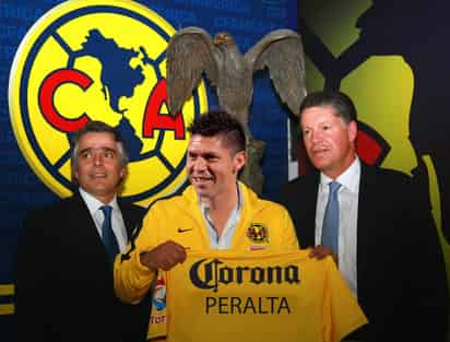 La firma del contrato y la presentación se dieron hoy 28 de diciembre en las instalaciones de Coapa, donde fue recibido por Ricardo Peláez, director deportivo del América. (Archivo)