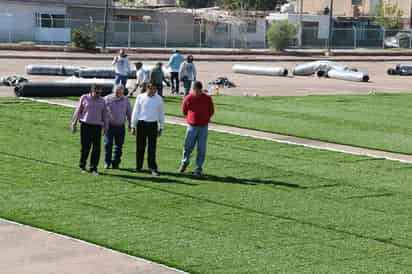 Supervisan. Autoridades realizaron una supervisión de la obra de la nueva Unidad Deportiva Guadalupe Victoria en Gómez Palacio. 