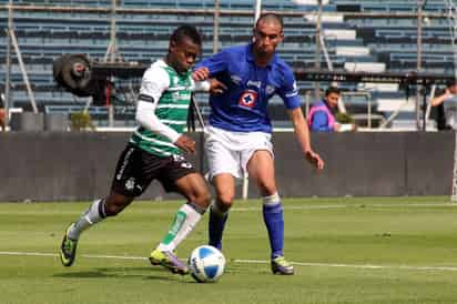 Los selectivos Sub 17 y Sub 20 de Santos Laguna tuvieron una jornada afortunada ante sus similares de Cruz Azul, el equipo Sub 17 ganó por un gol a cero y el Sub 20 empató a dos, en partidos de la fecha dos del Torneo Clausura 2014. 