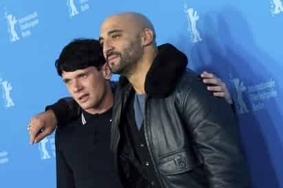 Jack O’Connell junto a Yann Demange, actor y director del filme '71.' (EFE)