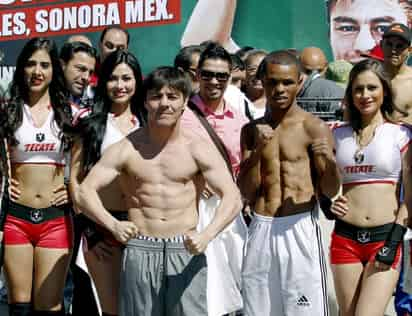 Ayer se llevó a cabo el pesaje previo a la función de box entre el mexicano Jorge “Travieso” Arce y el brasileño Aldimar Silva Santos. (Notimex)