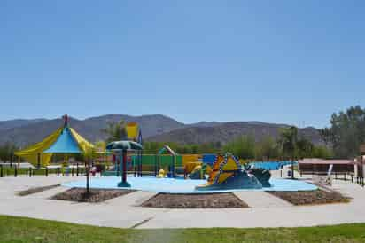 Sigue cerrado. Recreativo Raymundo Beach de Lerdo no ha abierto sus puertas y siguen trabajando.