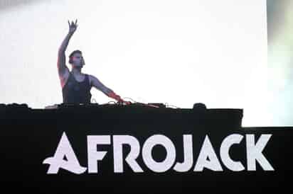 'México, ustedes son increíbles. Déjenme ver sus manos' gritó Afrojack a su público. (Notimex)