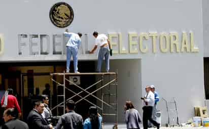 Cambio de nombre. Casi llegando al mediodía, ya se leía el cambio de ‘Federal Electoral’ a ‘Nacional Electoral’