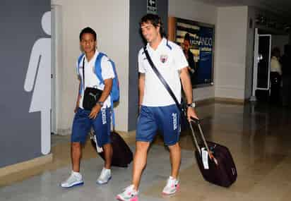 Los jugadores del Atlante llegaron ayer al aeropuerto Francisco Sarabia de Torreón. (Jesús Galindo)