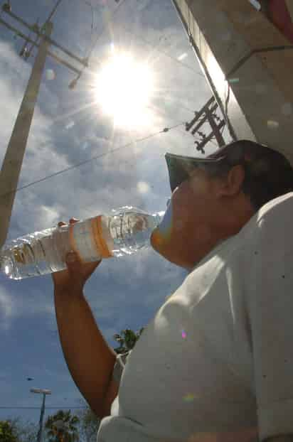 Con este registro en la capital de Sonora se superaron los récords que se habían presentado en la ciudad que son el de la temperatura máxima para este día que era de 45.5 grados, así como el de 48 grados a la sombra para un mes de junio. 